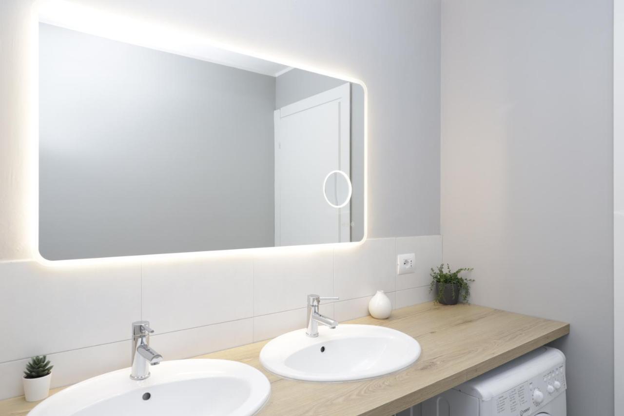 Hemeras Boutique Homes - 2 Luxury Apartments In The City Center Милан Экстерьер фото